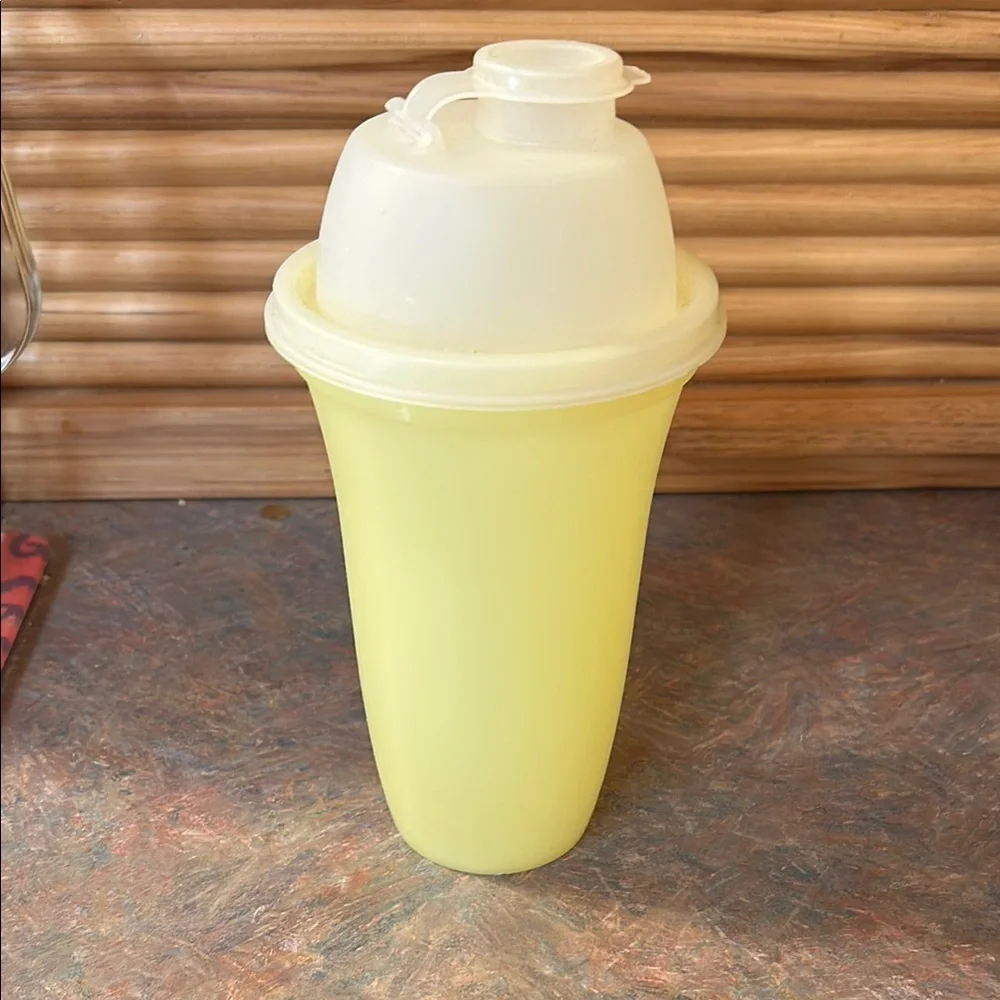 Tupperware Lemon Yellow Container Collection - Picture 6 of 9